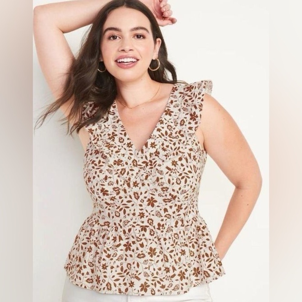 Flutter-Sleeve Floral V-Neck Tie-Back Top Size: M